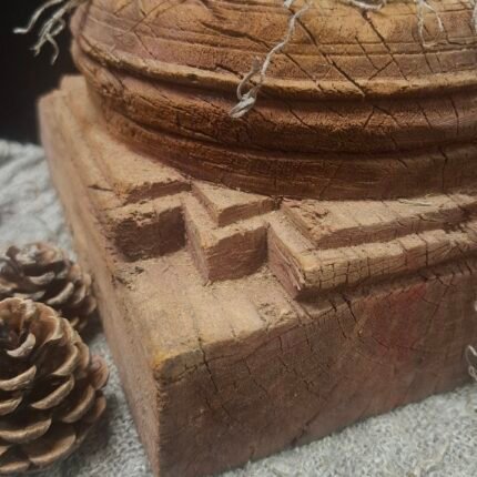 houten poer met windlicht