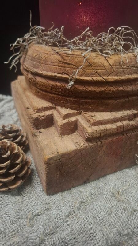 houten poer met windlicht