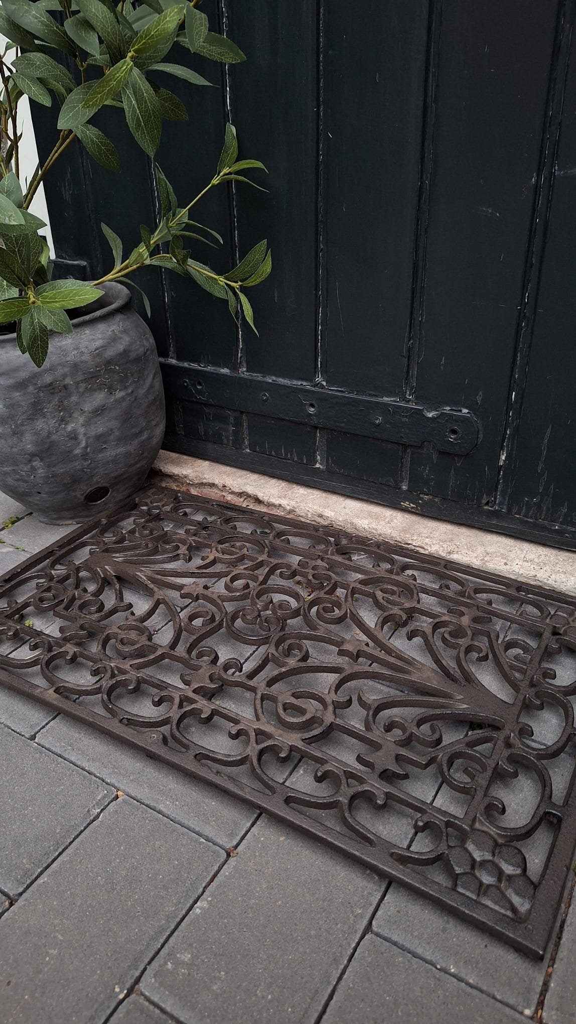 ijzeren-deurmat-landelijke-entree-sober-stoer 1 gietijzeren deurmat sober wonen