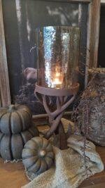 Windlicht op Hertengewei-Voet met Amberglas – Landelijk & Stoer