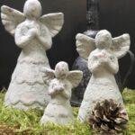 Grote grijze stenen engel landelijke woondecoratie