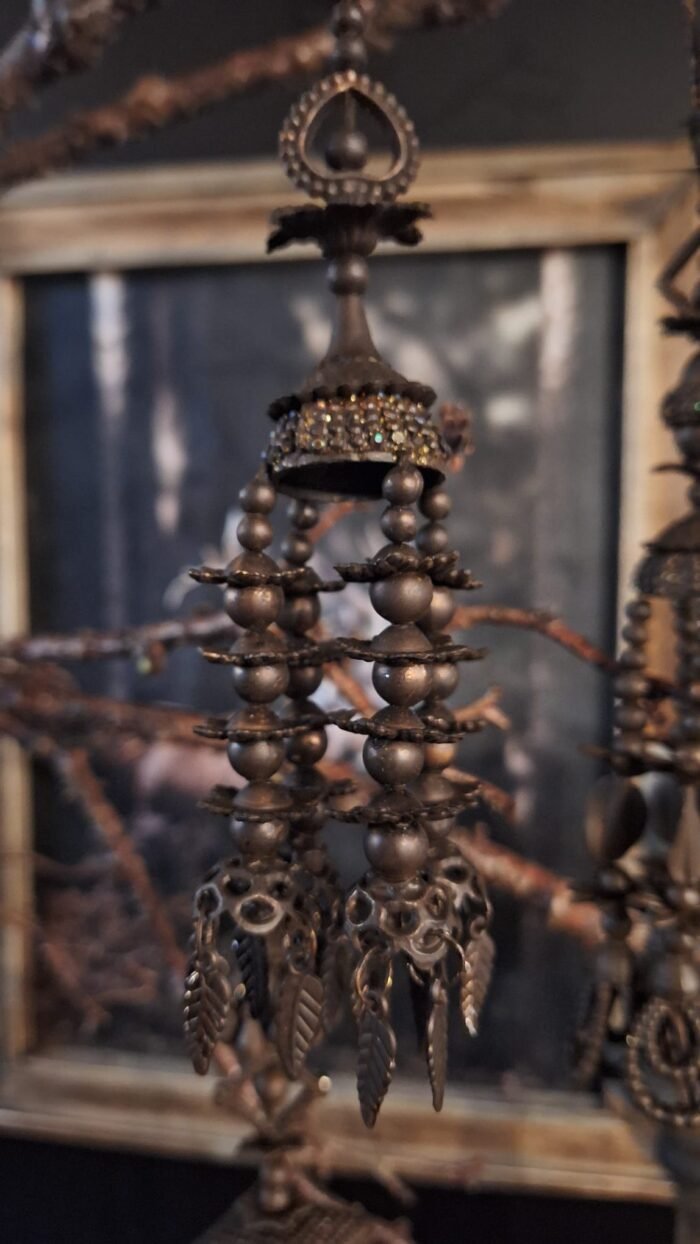 Sobere Lou hanger – handgemaakt ornament in landelijke stijl