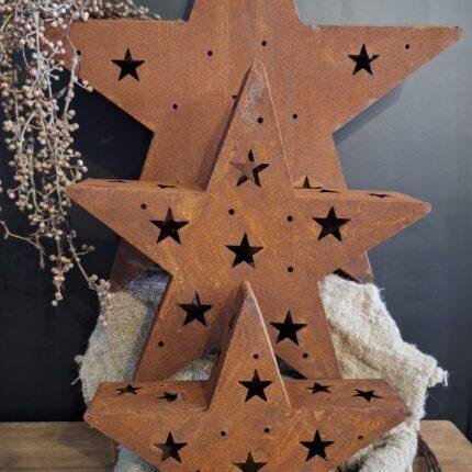 Metalen ster met lichtopeningen