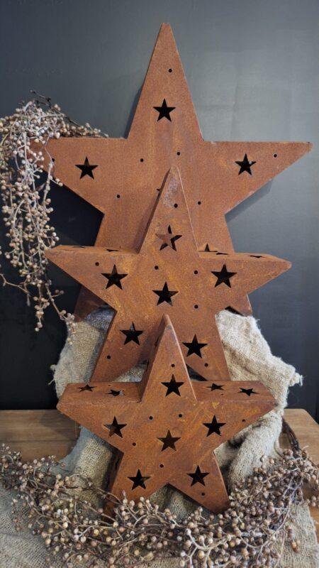 Metalen ster met lichtopeningen