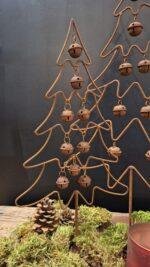 Roestige dennenboom met bellen – 40 en 56 cm