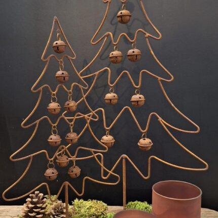 Roestige dennenboom met bellen – 40 en 56 cm