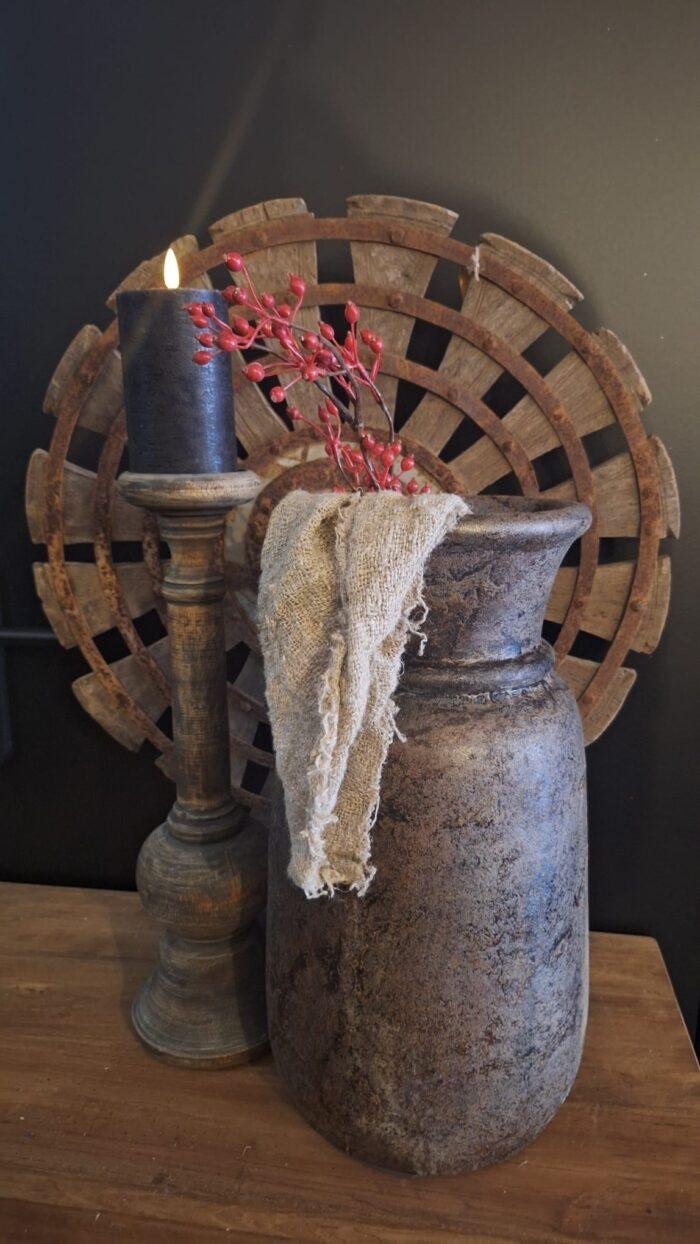 Stoere Nepalese stenen pot als landelijke woondecoratie