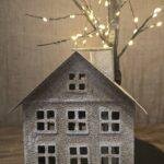 Grijs metalen hangend huis