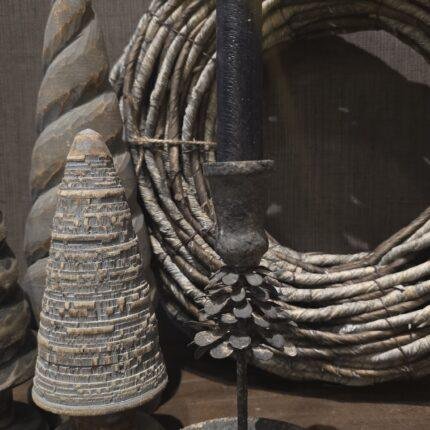 Blaker kandelaar met dennenappel