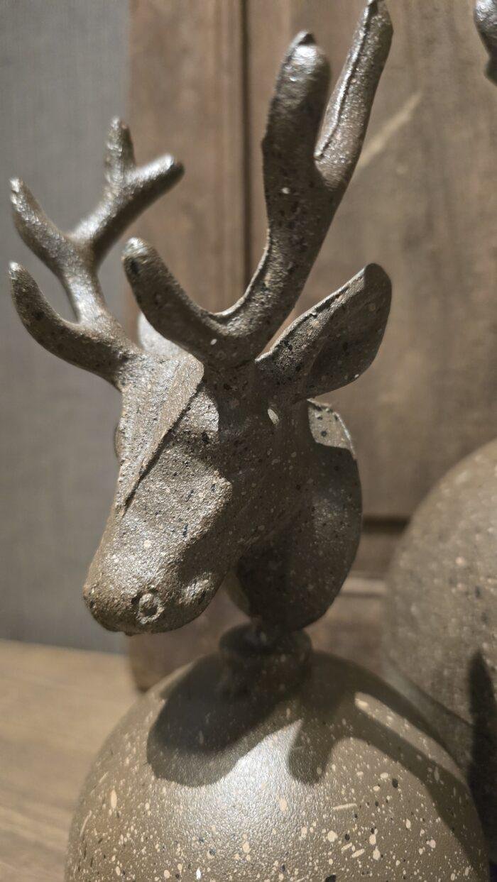 Hert op metalen bol - Afbeelding 2