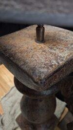 Detail stenen balusterlamp bruin landelijke woonstijl