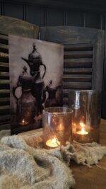 Decoratieve glasplaat met houten voet – landelijke woondecoratie