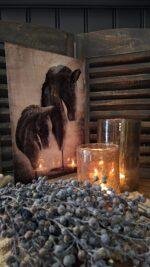 Decoratieve glasplaat met houten voet – landelijke woondecoratie