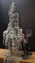 Kunst cederboom met winterse uitstraling in sobere stijl
