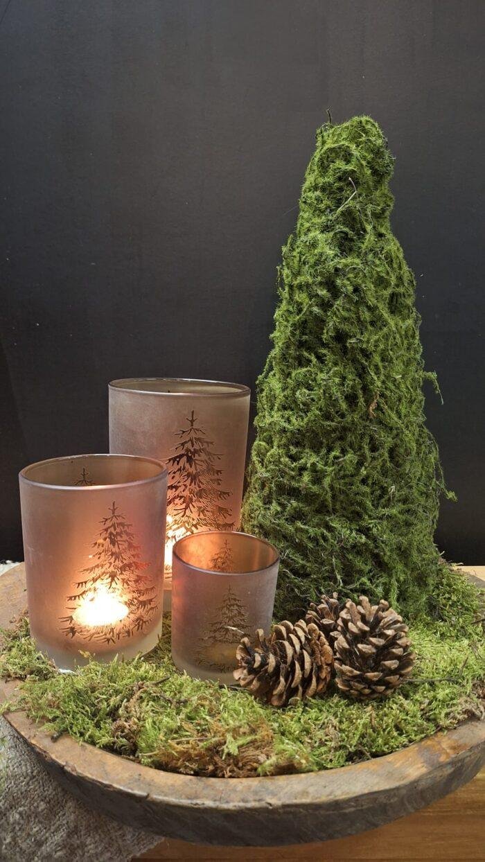 Sfeervol windlicht met boomprint, ideaal voor herfst en kerst.