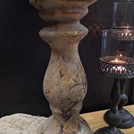 grijze stenen balusterlamp landelijke woonstijl