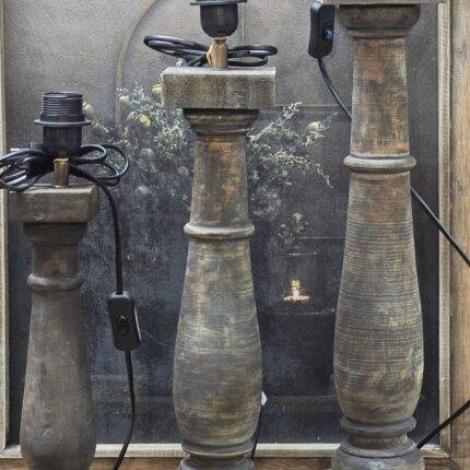 Houten lamp rond met 4kante voet