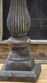 Houten tafellamp met geribbelde voet