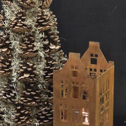 Roest huis windlicht met glas