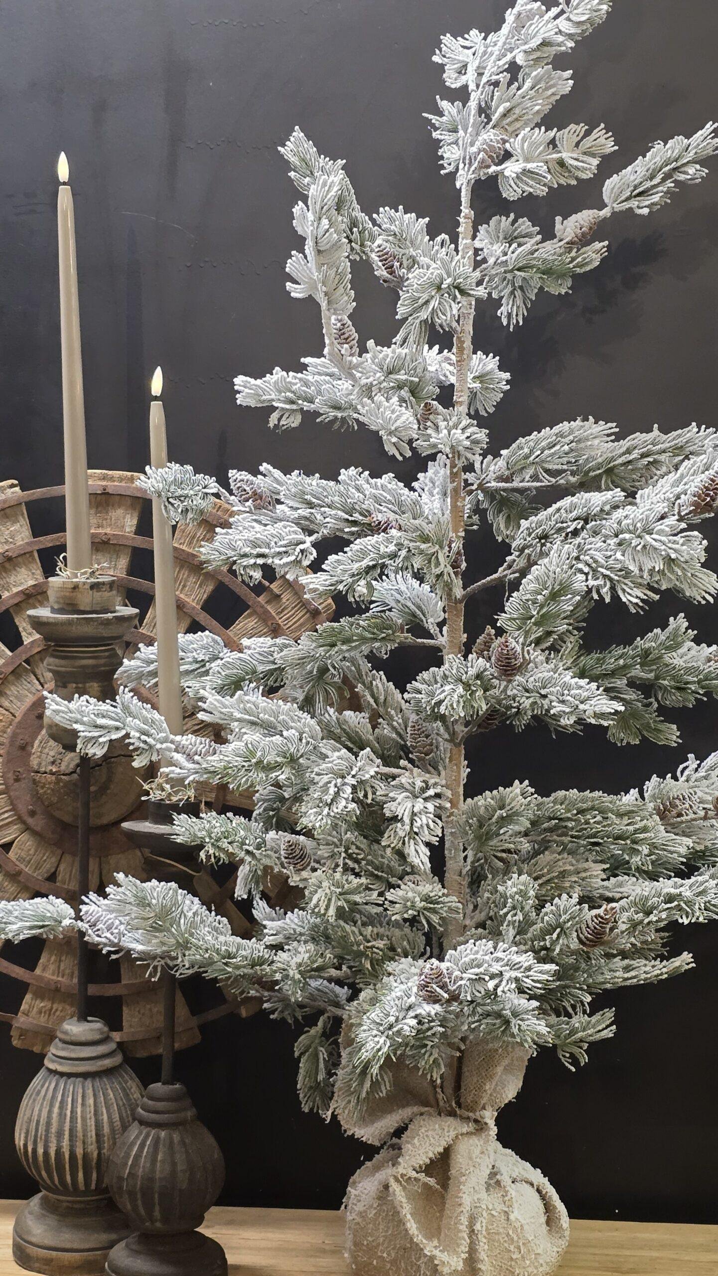 2025/11/JPEG_20251115_111813_3450515534210133136-scaled.jpg Kerstboom met sneeuw - Afbeelding 1