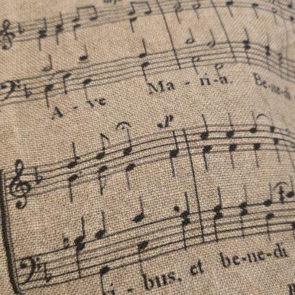 Shabby lap ave Maria