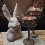 Stenen konijnenbeeld