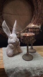 Stenen konijnenbeeld