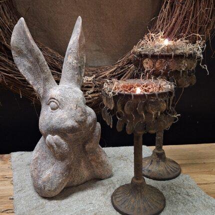 Stenen konijnenbeeld