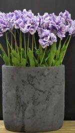 Grijze ovale vensterbankpot