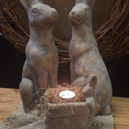 Zittend konijnenbeeld