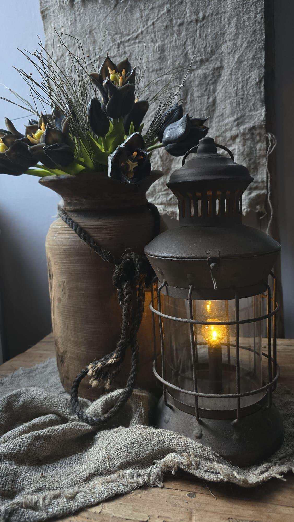 countryfield-kunstboeket-tulp-zwart-30-cm 1 Landelijk kunstboeket tulpen 30 cm voor sobere woondecoratie