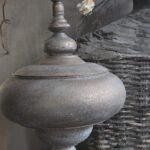 Metalen pot met deksel.