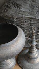 Metalen pot met deksel.