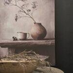 Canvas schilderij landelijke stijl 70x50 cm – wanddecoratie met kruik en tak