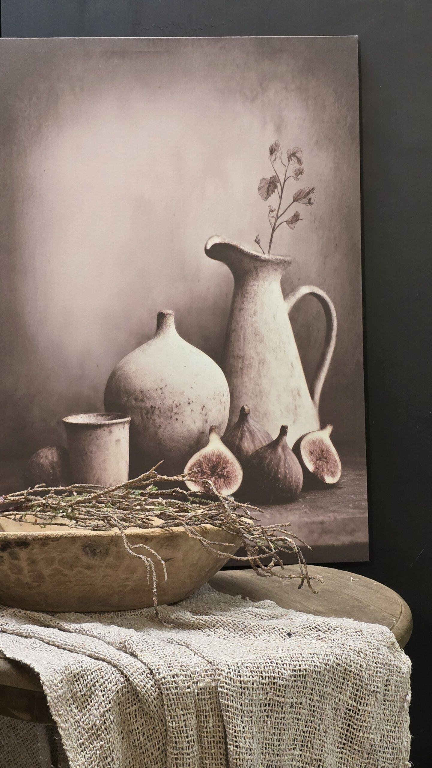 2026/04/JPEG_20260414_183455_1395220551117739377-scaled.jpg Canvas schilderij 70x50 landelijk vijgen – wanddecoratie stilleven kruik - Afbeelding 1