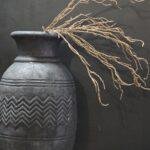 Landelijke kruik donker grijs met patroon – grote pot stoer en sober