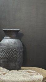 Landelijke kruik donker grijs met patroon – grote pot stoer en sober - Afbeelding 4