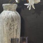 Landelijke vaas crème grijs hoog – stoere kruik pot sober