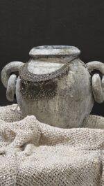 Landelijke kruik met oren crème grijs – kleine pot vergrijsde look - Afbeelding 4