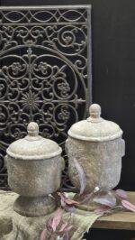 Pot met deksel landelijk – sobere kruik op voet