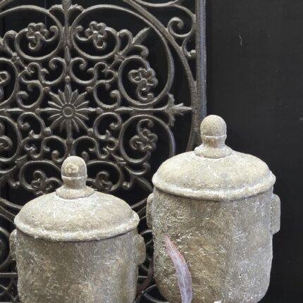 Pot met deksel landelijk – sobere kruik op voet