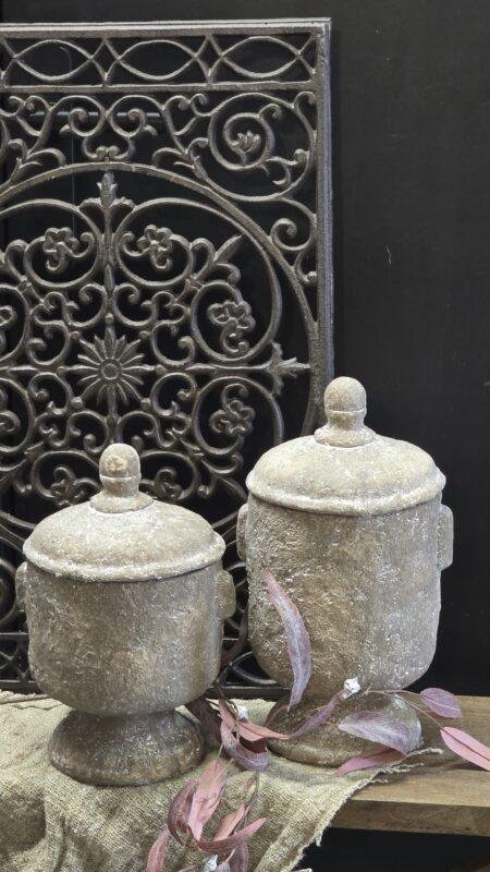 Pot met deksel landelijk – sobere kruik op voet