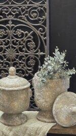 Pot met deksel landelijk – sobere kruik op voet