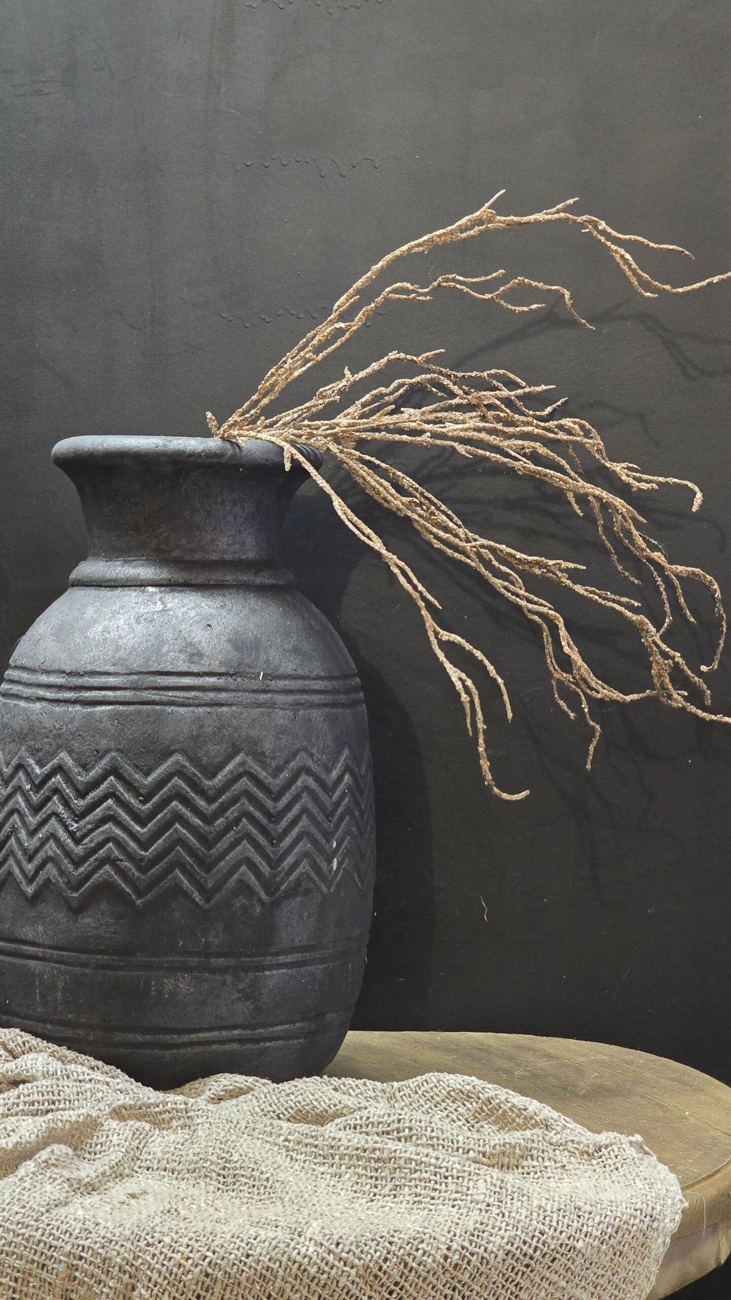 landelijke-kruik-donker-grijs-met-patroon-grote-pot-stoer-en-sober 1 Landelijke kruik donker grijs met patroon – grote pot stoer en sober - Afbeelding 1