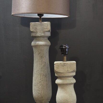 Taupe kleur landelijke baluster lampenvoet foto 2