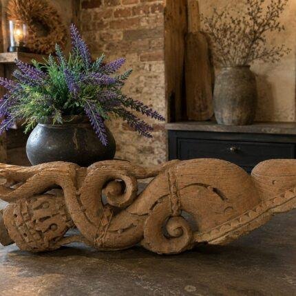 oud houten ornament met houtsnijwerk