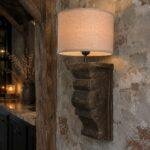 Wandlamp houten ornament en lampenkap