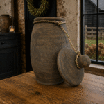 Grijze houten pot met ronde deksel