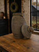 Grijze houten pot met ronde deksel