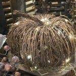Pompoen van takken met LED-verlichting – landelijke herfstdecoratie